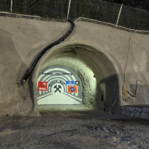 Fassadenkunst Fassadenbemalung Graffitiartist Wandkunst Werbewand2983 Design Innsbruck Graffiti Auftrag Wandbemalung Workshop Streetart Tirol Hamburg Auftrag Oesterreich Wandgestaltung Mural Graffiti Kuenstler Kunst