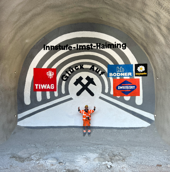 Fassadenkunst Fassadenbemalung Graffitiartist Wandkunst Graffitikunst 2983 Design Innsbruck Graffiti Auftrag Wandbemalung Workshop Streetart Tirol Hamburg Auftrag Oesterreich Wandgestaltung Mural Graffiti Kuenstler Kunst